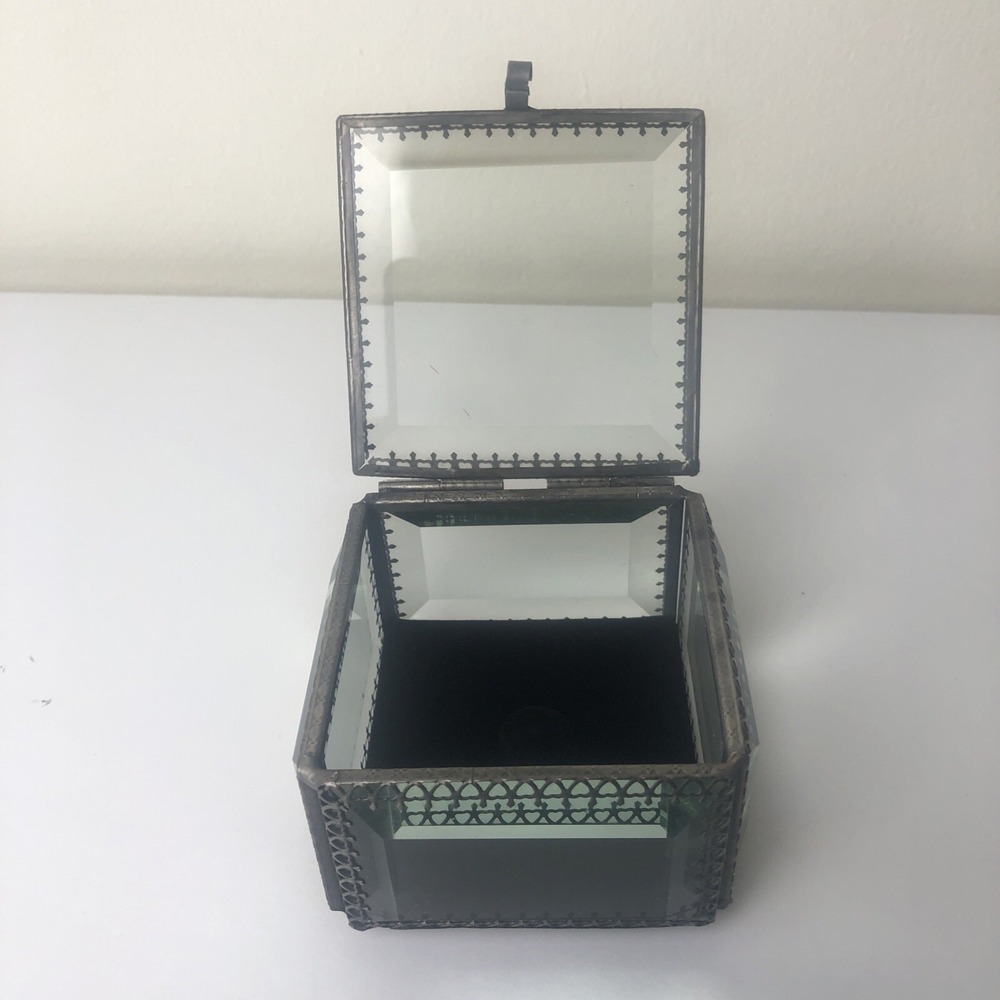 Nicole Miller Home Glass Mirrored Elegant Silver Tone Jewelry Trinket Box